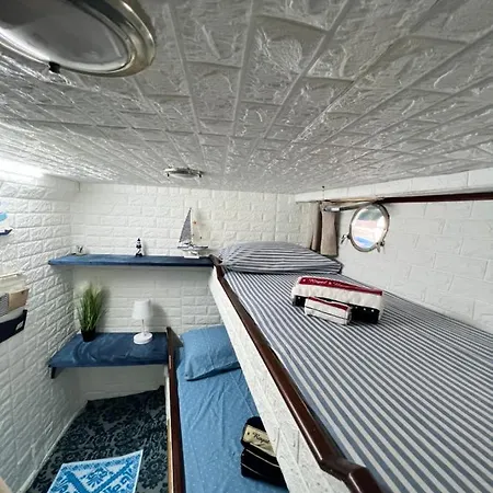 Bed & Breakfast Boat & Breakfast Alicudi *