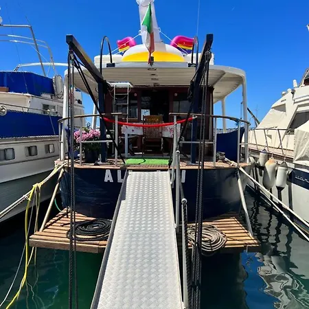 Boat & Breakfast Alicudi Bed & Breakfast