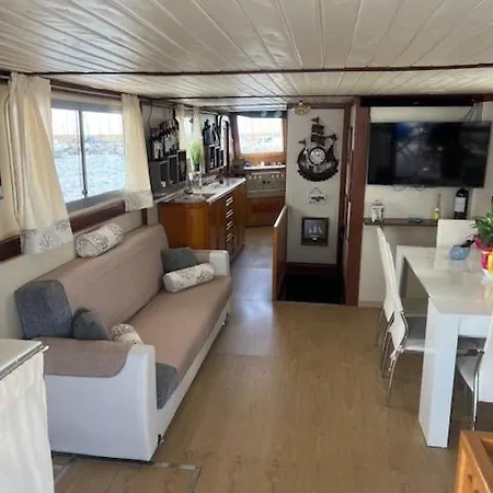 Boat & Breakfast Alicudi Bed & Breakfast