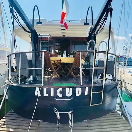 Bed & Breakfast Boat & Breakfast Alicudi
