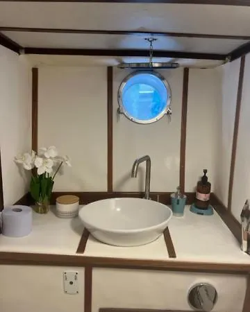 Bed & Breakfast Boat & Breakfast Alicudi *